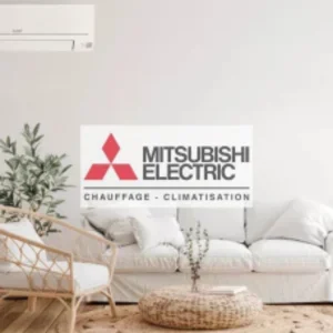 Salon moderne avec canapé blanc et logo Mitsubishi Electric sur un mur.